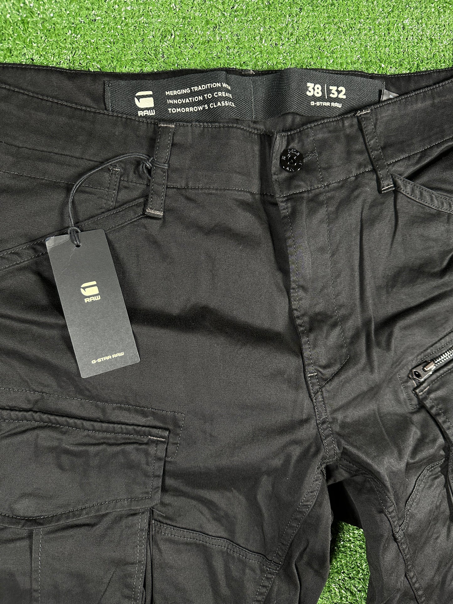 G-Star Raw Rovic Zip 3D Tapered Men's Black Cargo Pants - Size 38W/32L