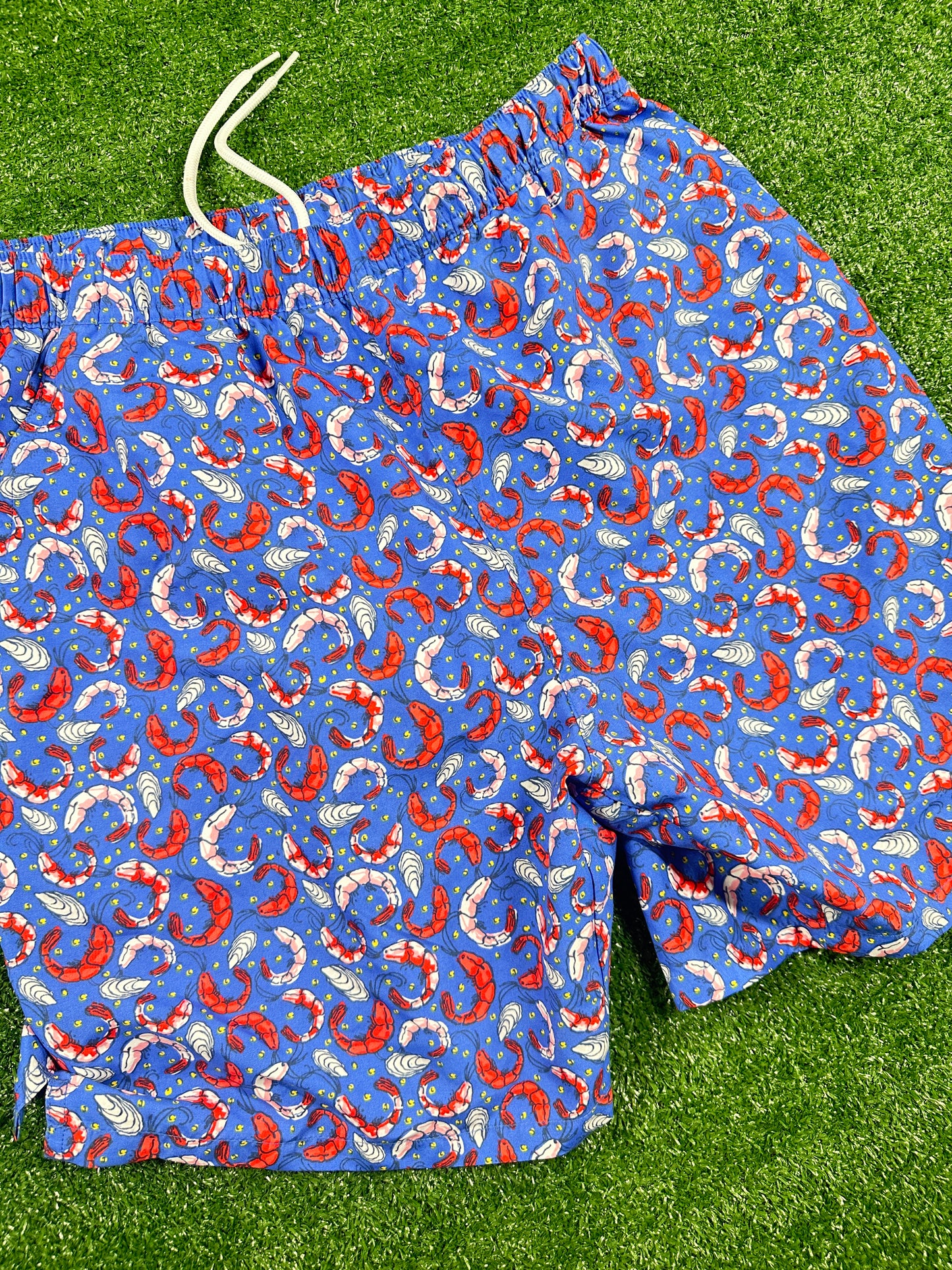 Vineyard Vines 'Shrimps' Printed Men's Blue Swimtrunks - Size Medium