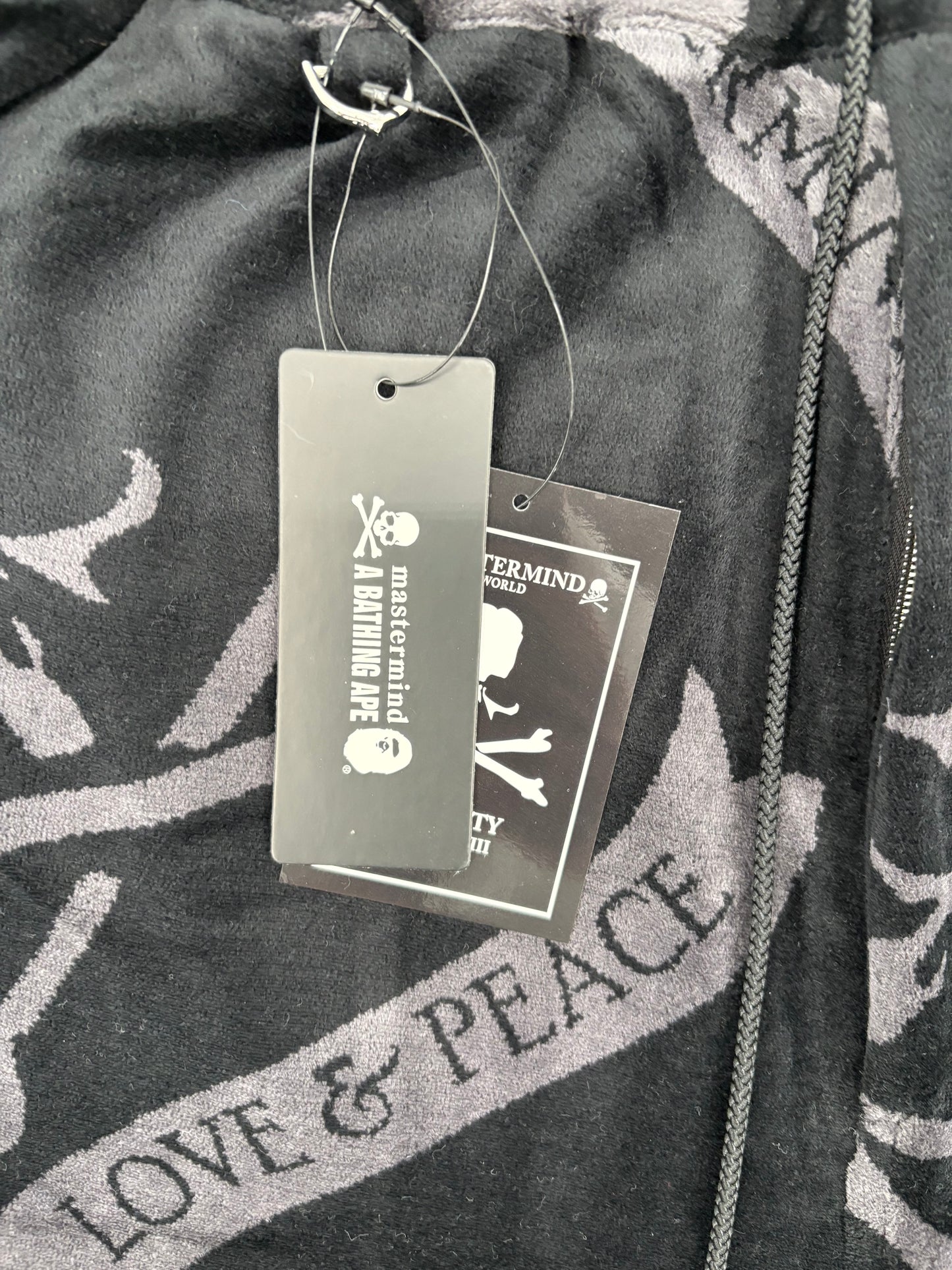 Mastermind World All Over Skull Velour Black Sweatshorts Size Large (MSRP: $1,290)