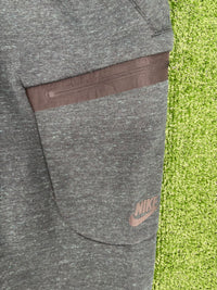 Nike Tech Men's Cargo Fleece Green Sweatpants Size Small (MSRP: $130.00)