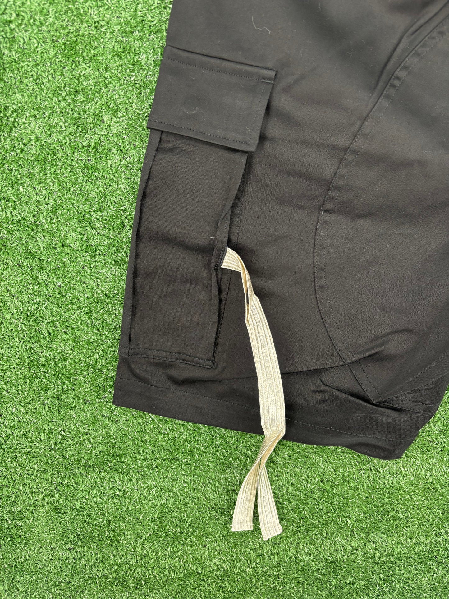 Mastermind Masterseed Black Cargo Short Pants Size Small (MSRP: $1,409)