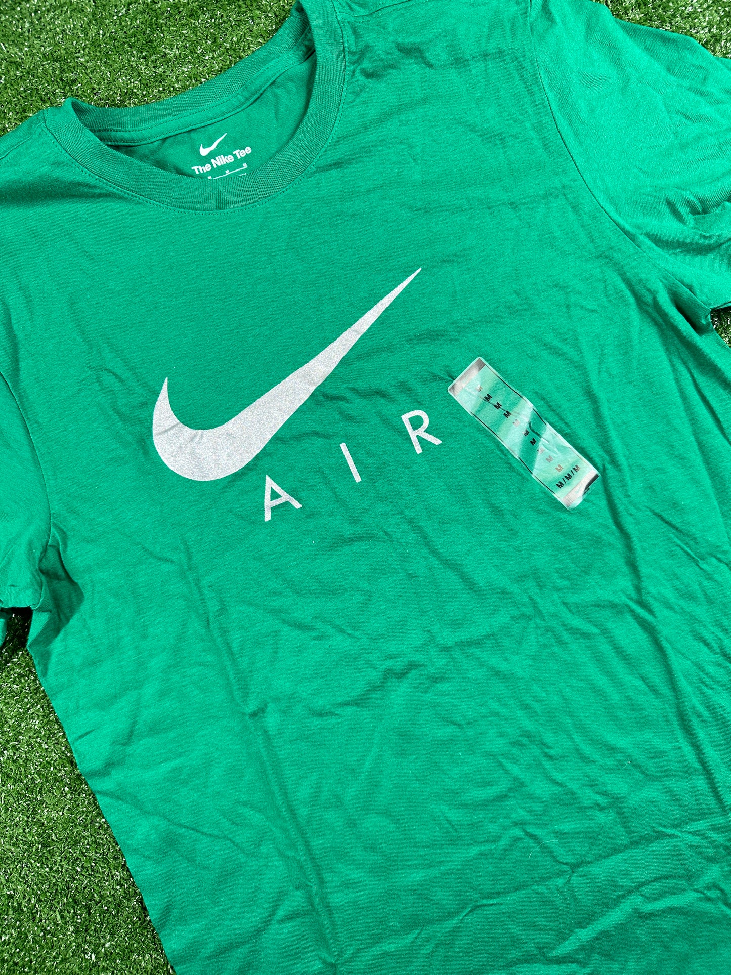 Nike Air Men's Brand New Chest Swoosh Green T-Shirt - Size Medium