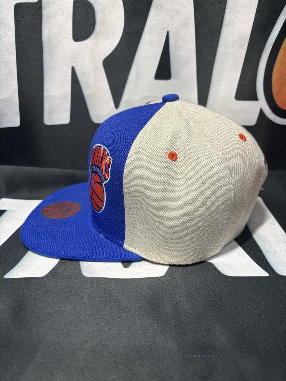 Mitchell & Ness NBA New York Knicks Pop Panel SnapBack Hat