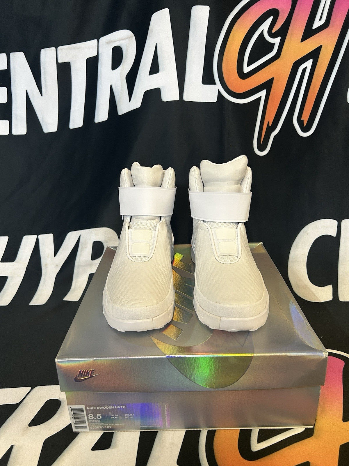 Size 8.5 - Nike Swoosh Hunter White