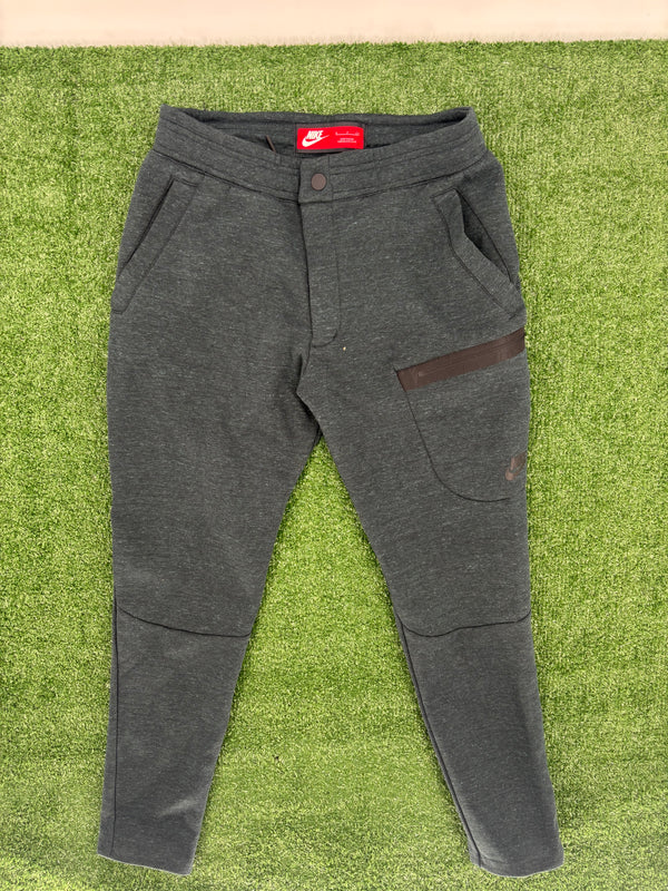 Nike Tech Men's Cargo Fleece Green Sweatpants Size Small (MSRP: $130.00)
