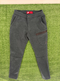 Nike Tech Men's Cargo Fleece Green Sweatpants Size Small (MSRP: $130.00)