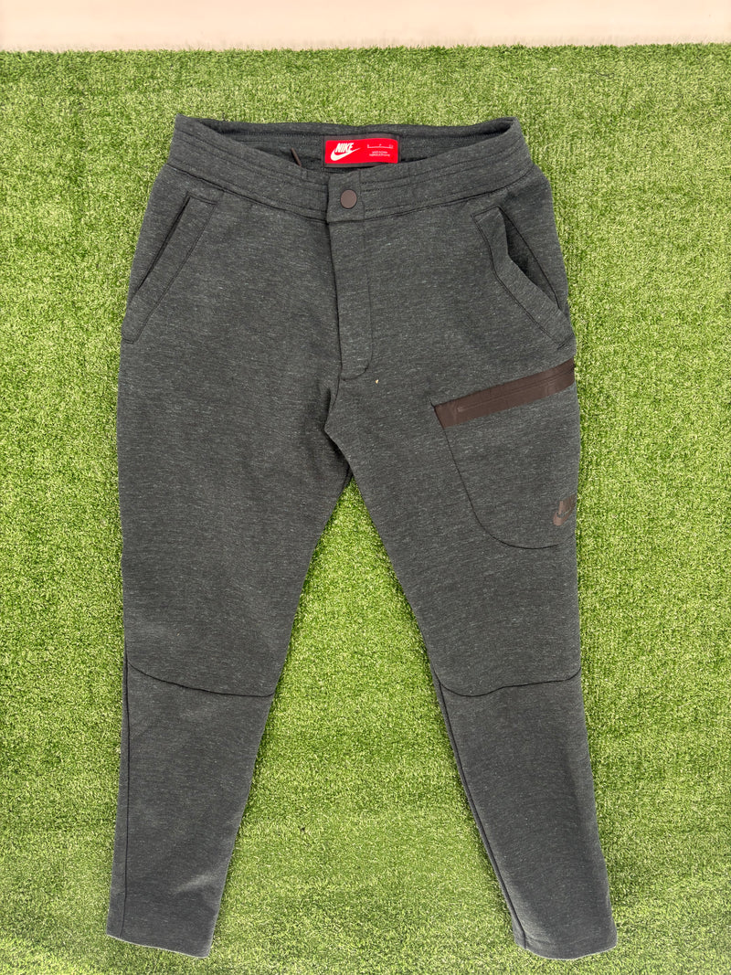Nike Tech Men's Cargo Fleece Green Sweatpants Size Small (MSRP: $130.00)