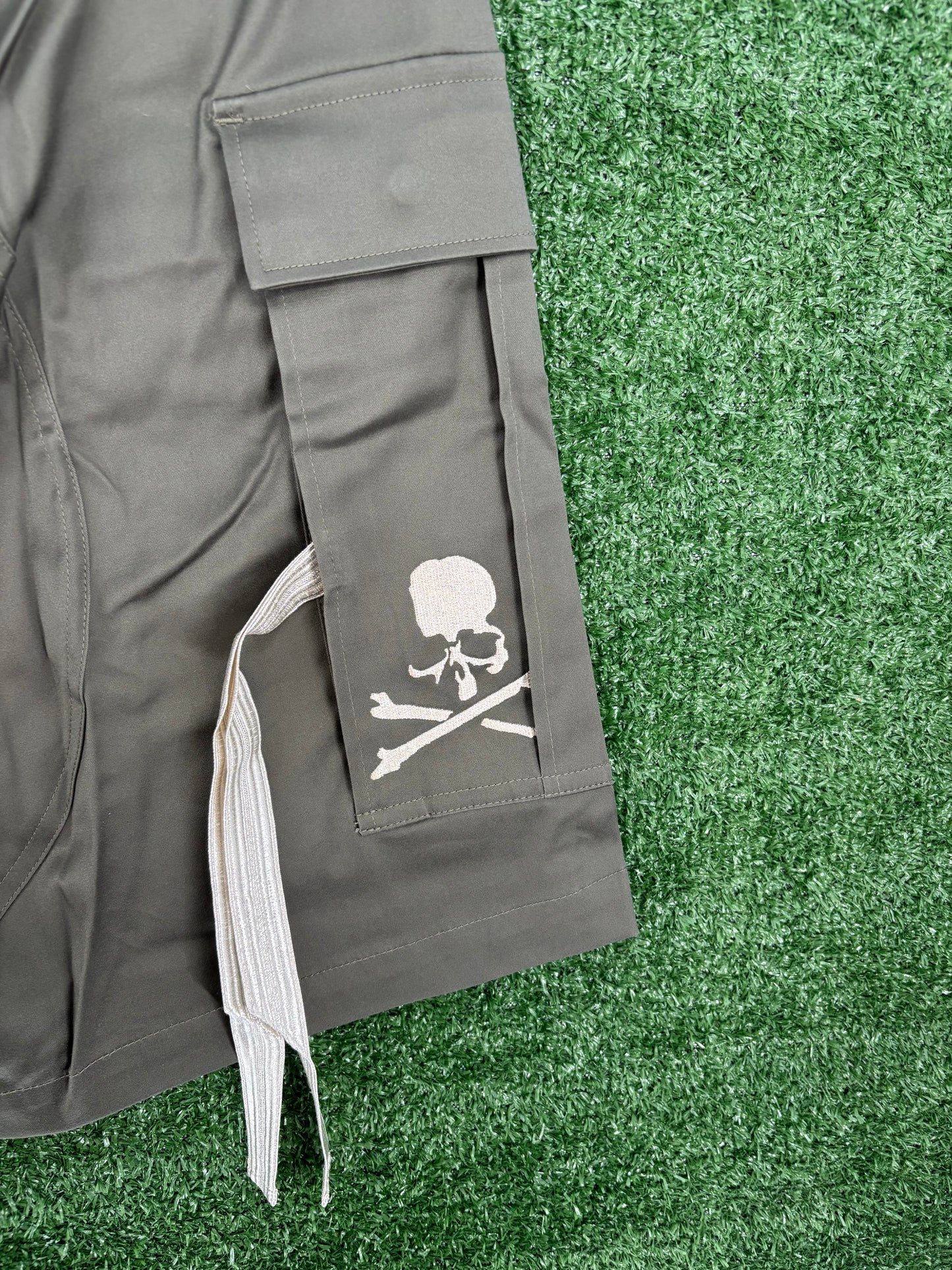 Mastermind Masterseed Green Cargo Shorts Size Medium (MSRP: $1,608)