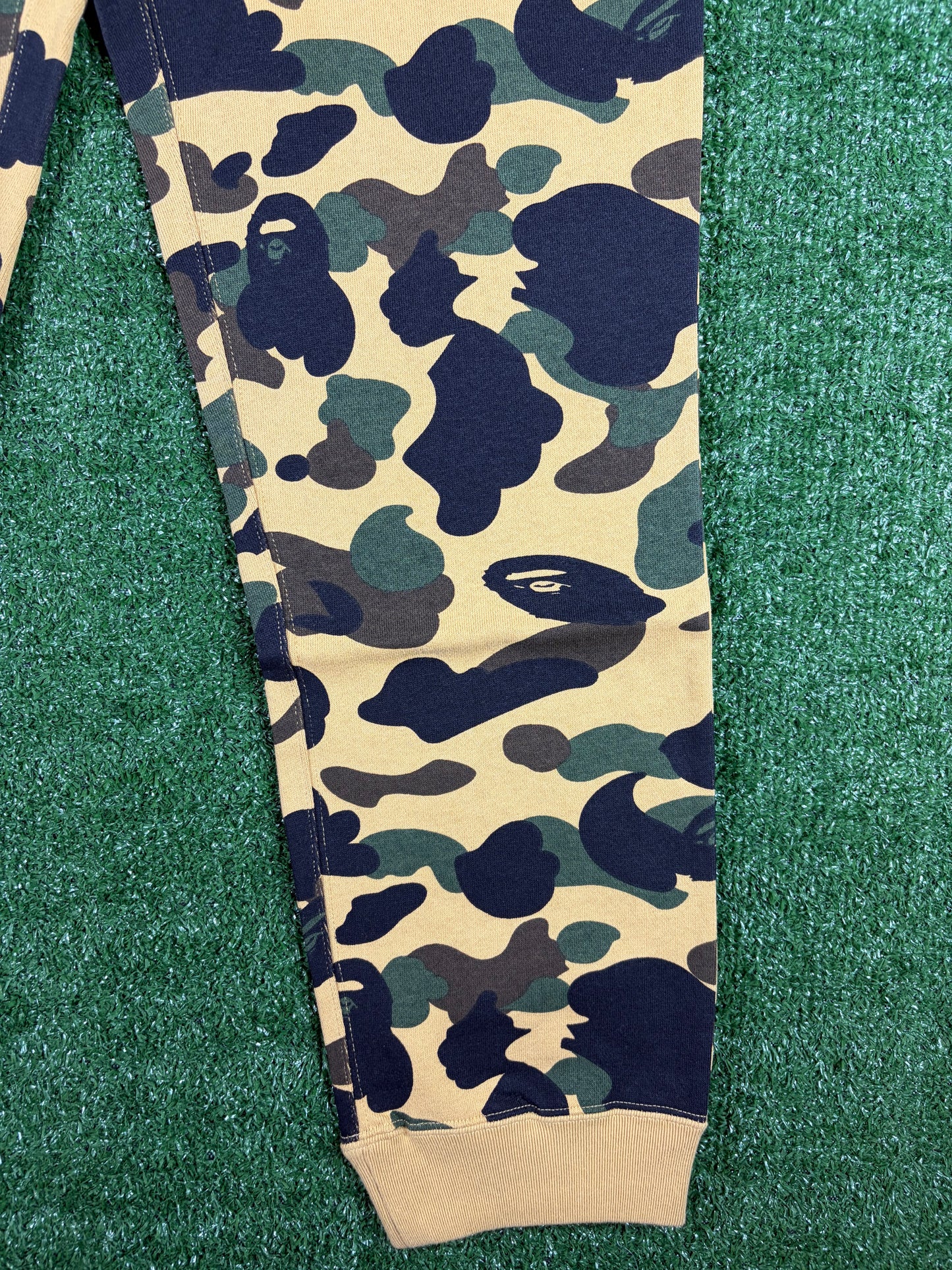 Bape 1st Camo Shark Slim Sweat Pants SS22 Size Large