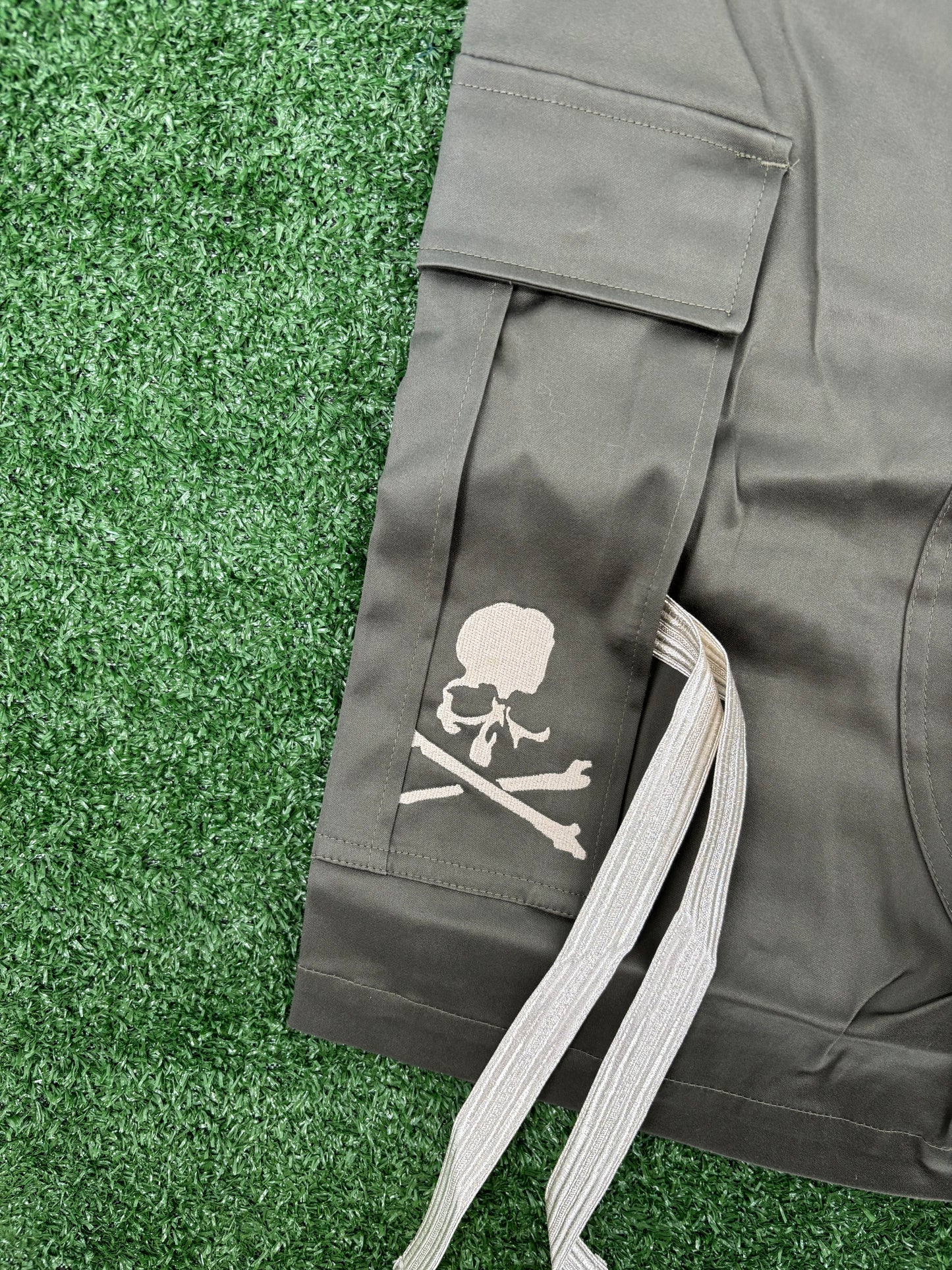 Mastermind Masterseed Green Cargo Shorts Size Medium (MSRP: $1,608)