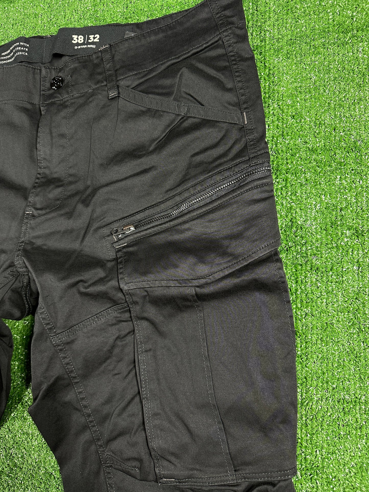G-Star Raw Rovic Zip 3D Tapered Men's Black Cargo Pants - Size 38W/32L